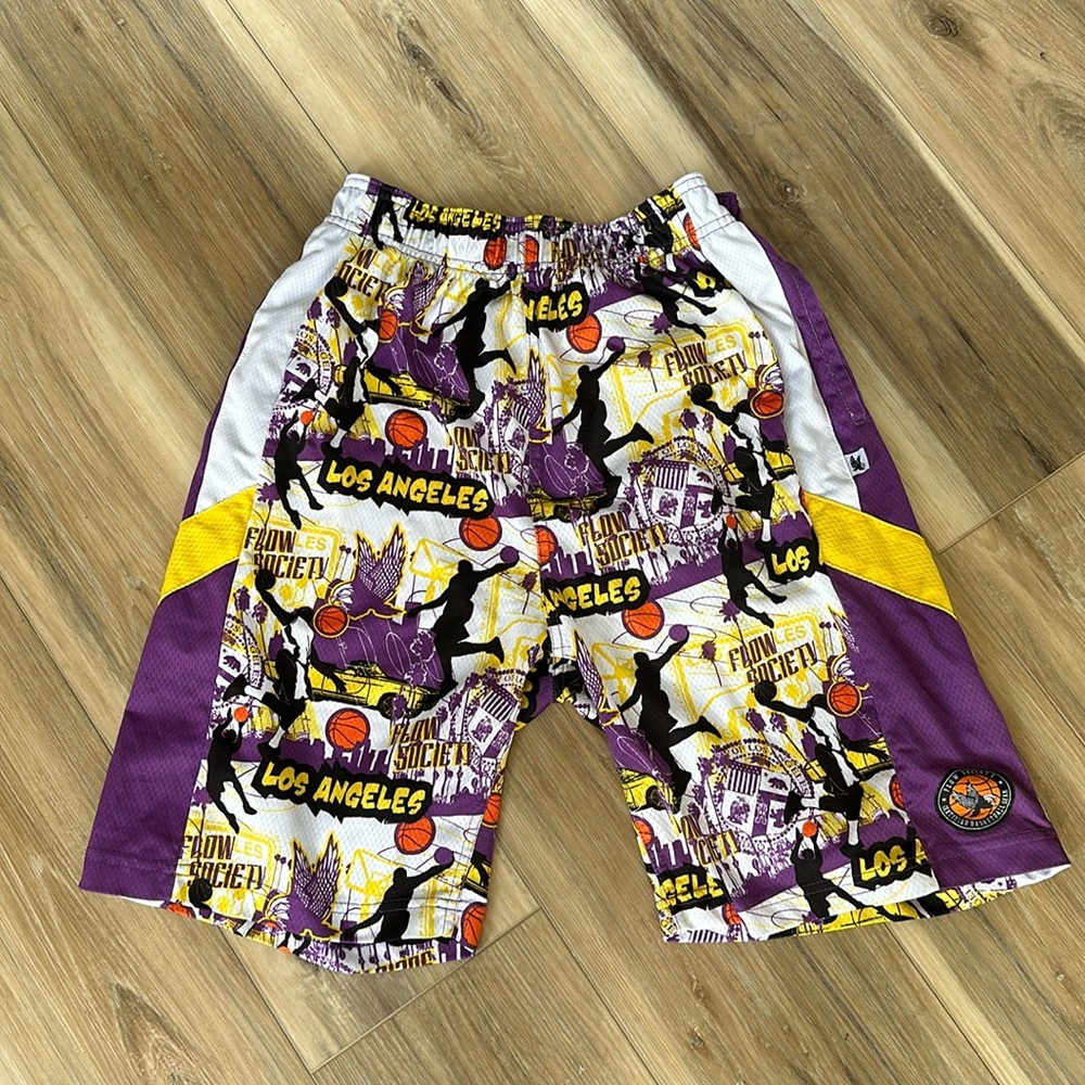 Boys XL Lakers basketball shorts
Great for a  LA Lakers Fan 💜💛